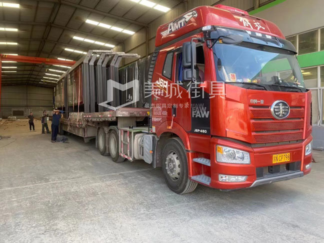 2022.9.21美城街具供應(yīng)咸陽(yáng)公交站臺(tái)第二車(chē)發(fā)貨現(xiàn)場(chǎng)